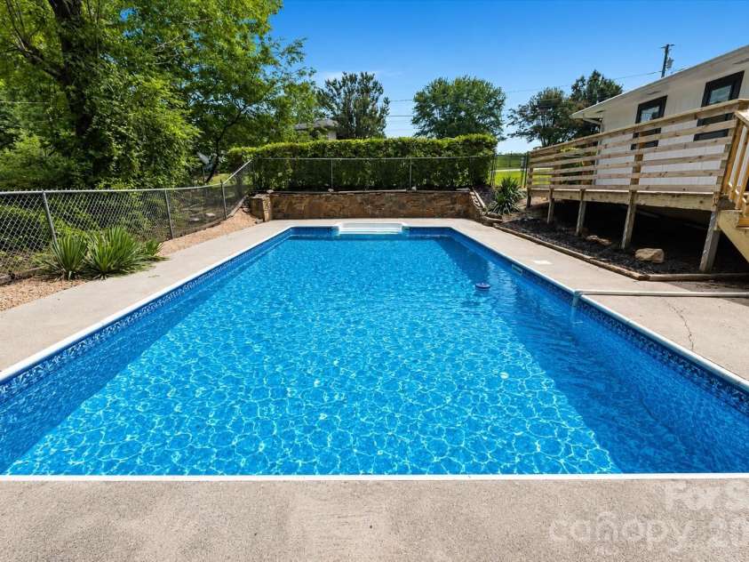 550 Arrowhead Trail, Marion, NC 28752.  MLS# CAR4396200, YatesRealty ID 33593. 