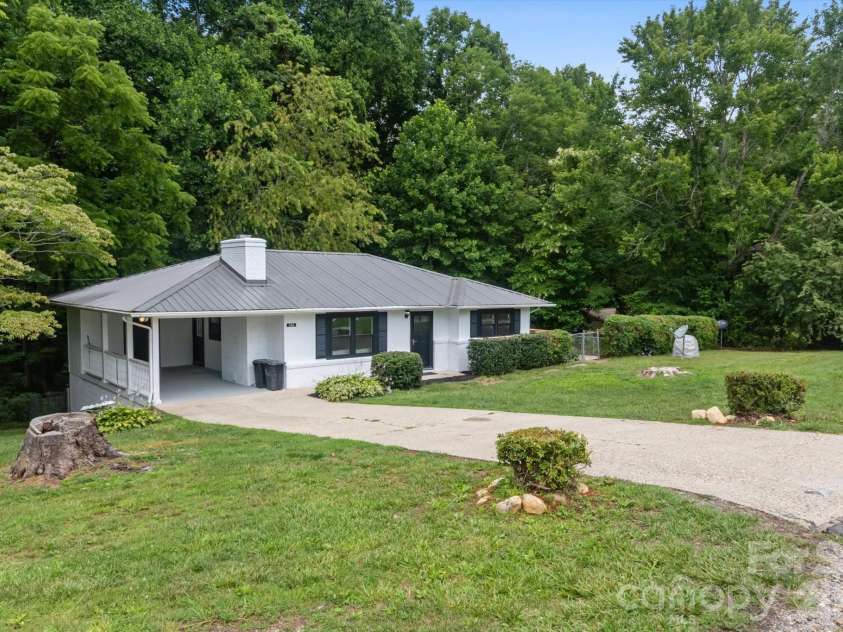 550 Arrowhead Trail, Marion, NC 28752.  MLS# CAR4396200, YatesRealty ID 33593. 
