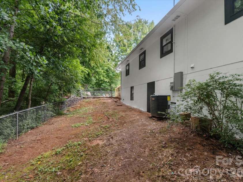 550 Arrowhead Trail, Marion, NC 28752.  MLS# CAR4396200, YatesRealty ID 33593. 