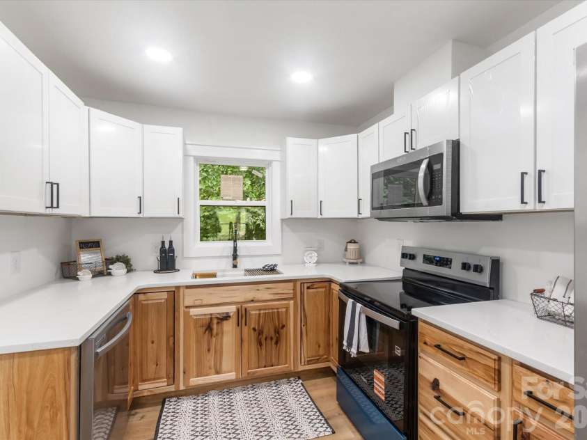 550 Arrowhead Trail, Marion, NC 28752.  MLS# CAR4396200, YatesRealty ID 33593. 