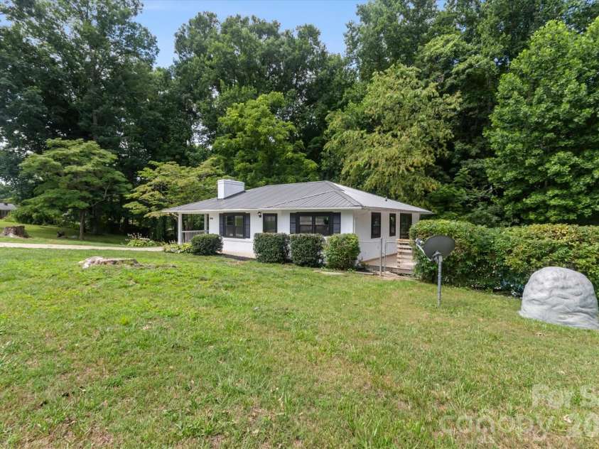 550 Arrowhead Trail, Marion, NC 28752.  MLS# CAR4396200, YatesRealty ID 33593. 