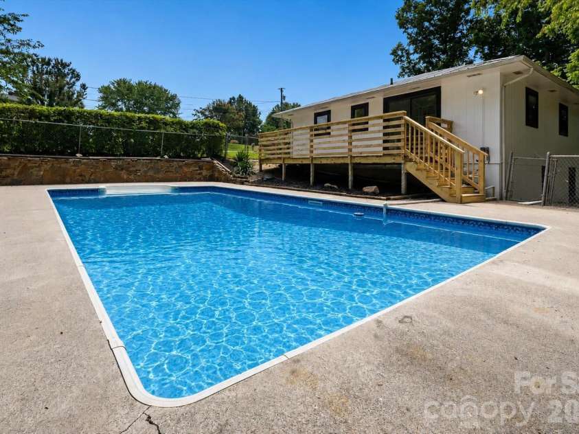 550 Arrowhead Trail, Marion, NC 28752.  MLS# CAR4396200, YatesRealty ID 33593. 
