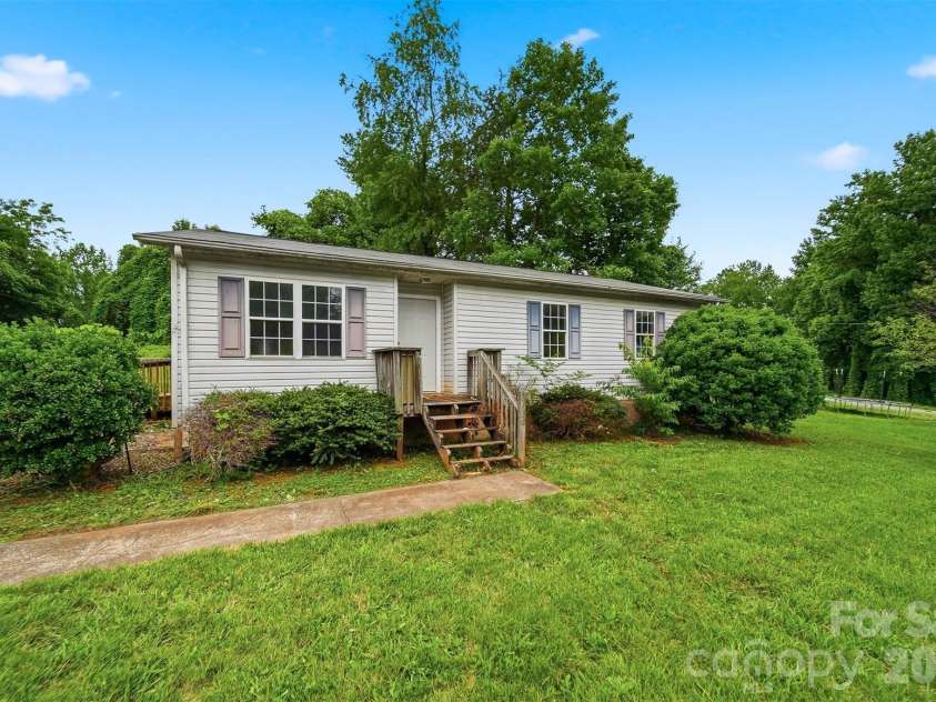2130 Haven Circle, Lenoir, NC 28645.  MLS# CAR4389156, YatesRealty ID 33594. 
