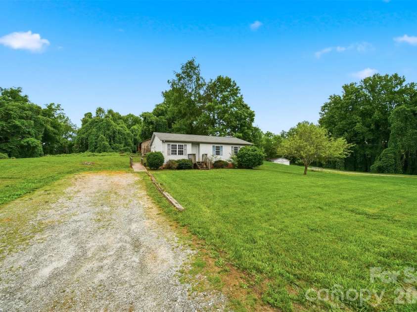 2130 Haven Circle, Lenoir, NC 28645.  MLS# CAR4389156, YatesRealty ID 33594. 