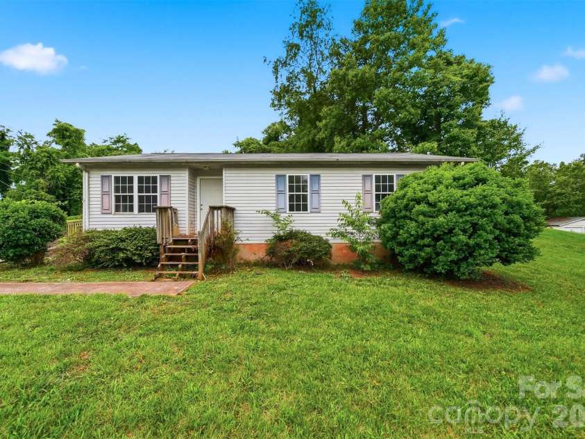 2130 Haven Circle, Lenoir, NC 28645.  MLS# CAR4389156, YatesRealty ID 33594. 