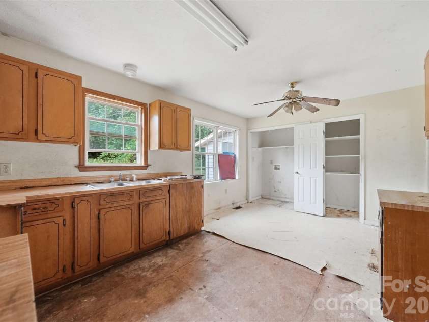 2130 Haven Circle, Lenoir, NC 28645.  MLS# CAR4389156, YatesRealty ID 33594. 