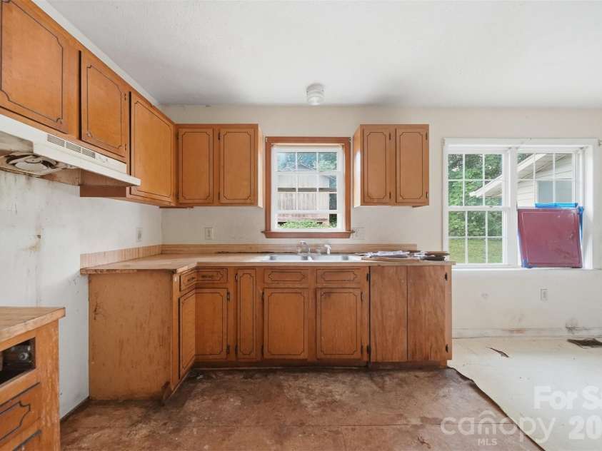2130 Haven Circle, Lenoir, NC 28645.  MLS# CAR4389156, YatesRealty ID 33594. 