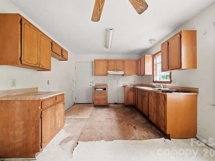 2130 Haven Circle, Lenoir, NC 28645.  MLS# CAR4389156, YatesRealty ID 33594. 