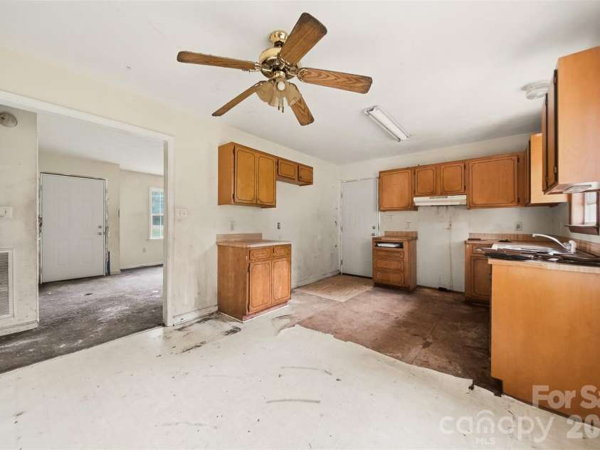 2130 Haven Circle, Lenoir, NC 28645.  MLS# CAR4389156, YatesRealty ID 33594. 