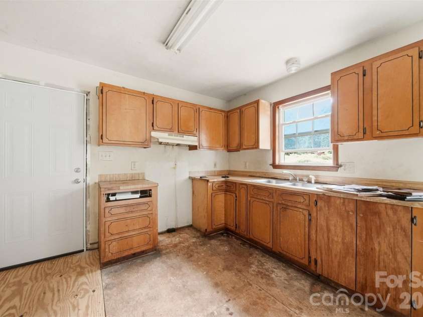 2130 Haven Circle, Lenoir, NC 28645.  MLS# CAR4389156, YatesRealty ID 33594. 