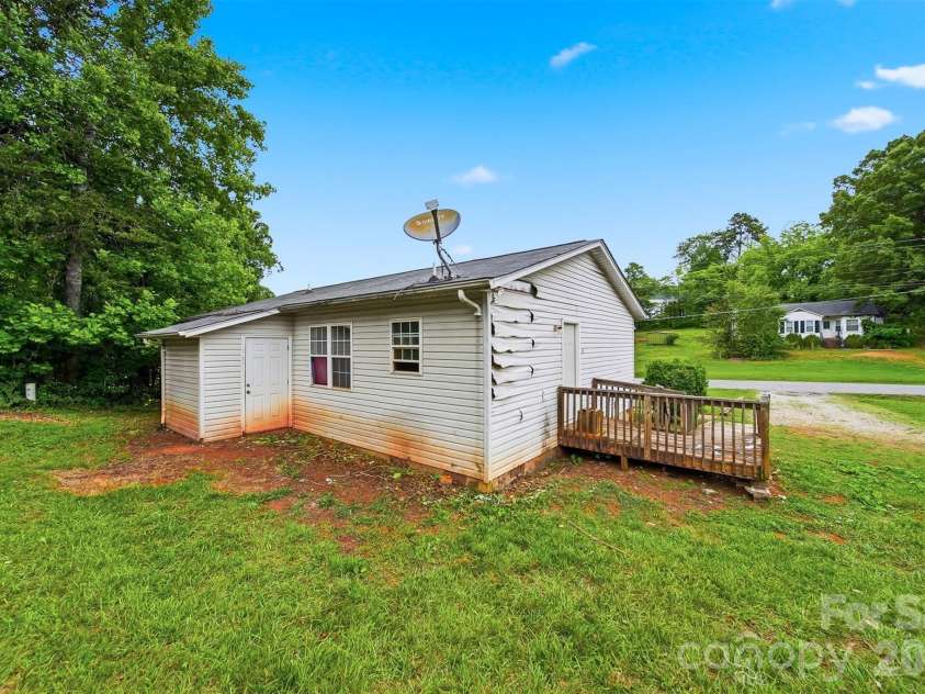 2130 Haven Circle, Lenoir, NC 28645.  MLS# CAR4389156, YatesRealty ID 33594. 