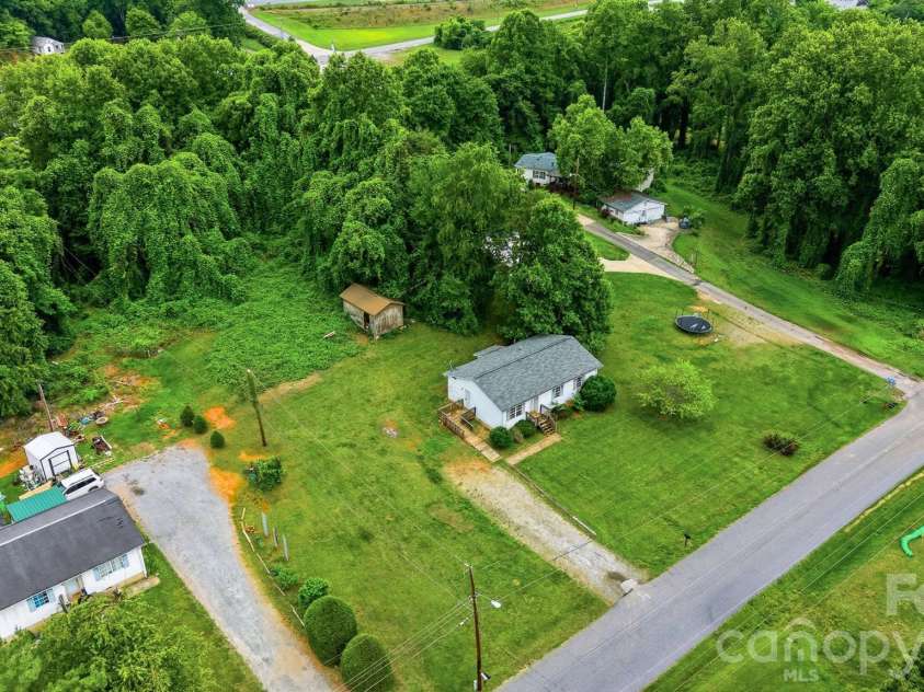 2130 Haven Circle, Lenoir, NC 28645.  MLS# CAR4389156, YatesRealty ID 33594. 