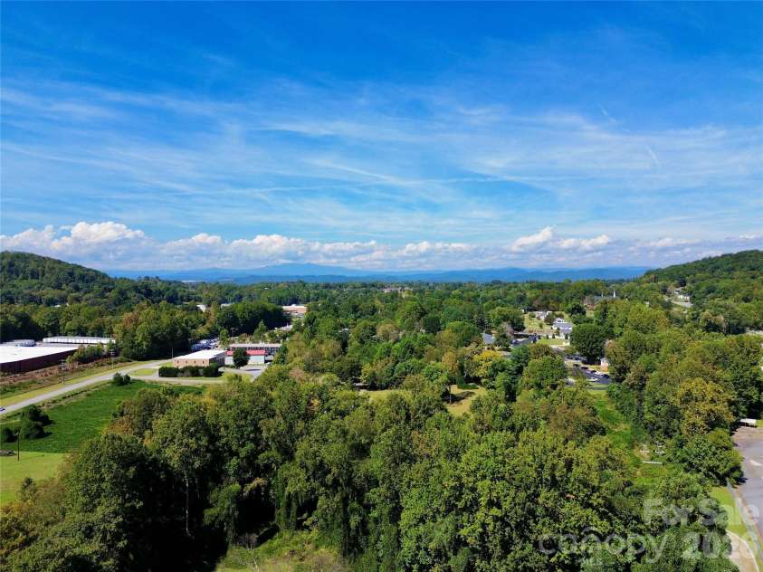 2130 Haven Circle, Lenoir, NC 28645.  MLS# CAR4426483, YatesRealty ID 33594. 