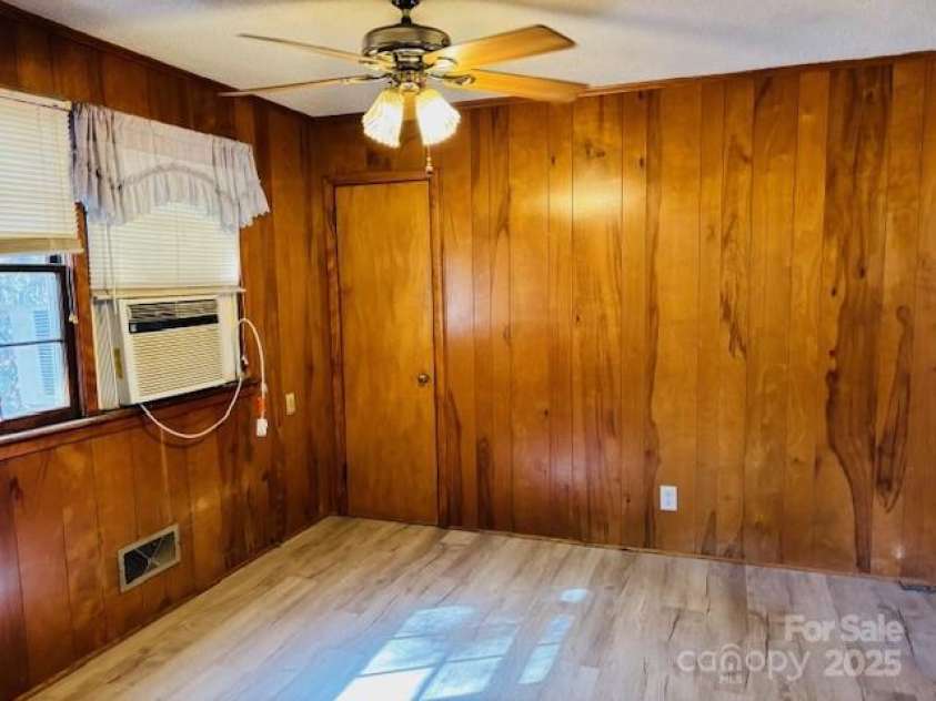 202 Kenwood Drive, Shelby, NC 28150.  MLS# CAR4291896, YatesRealty ID 33595. 