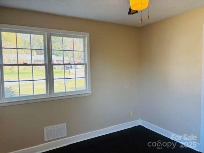 202 Kenwood Drive, Shelby, NC 28150.  MLS# CAR4291896, YatesRealty ID 33595. 