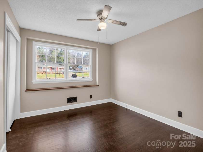 202 Kenwood Drive, Shelby, NC 28150.  MLS# CAR4291896, YatesRealty ID 33595. 