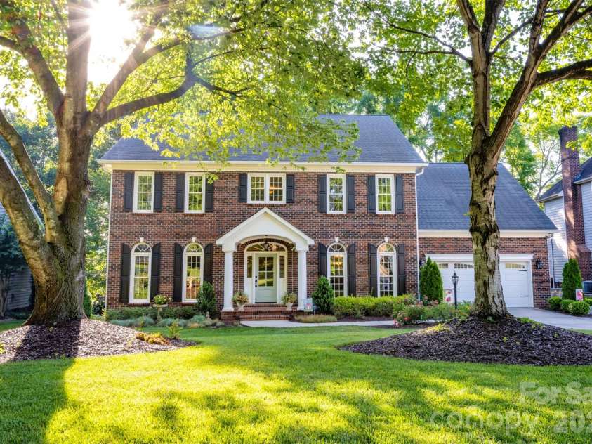 15916 Northstone Drive, Huntersville, NC 28078.  MLS# CAR4395989, YatesRealty ID 33596. 