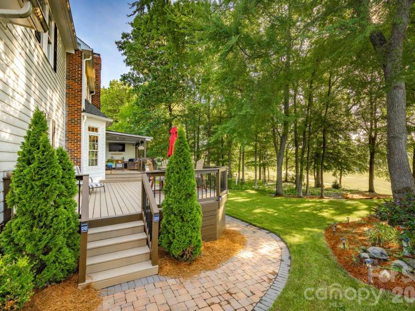 15916 Northstone Drive, Huntersville, NC 28078.  MLS# CAR4395989, YatesRealty ID 33596. 