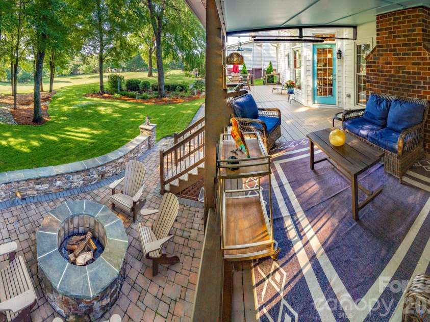 15916 Northstone Drive, Huntersville, NC 28078.  MLS# CAR4395989, YatesRealty ID 33596. 