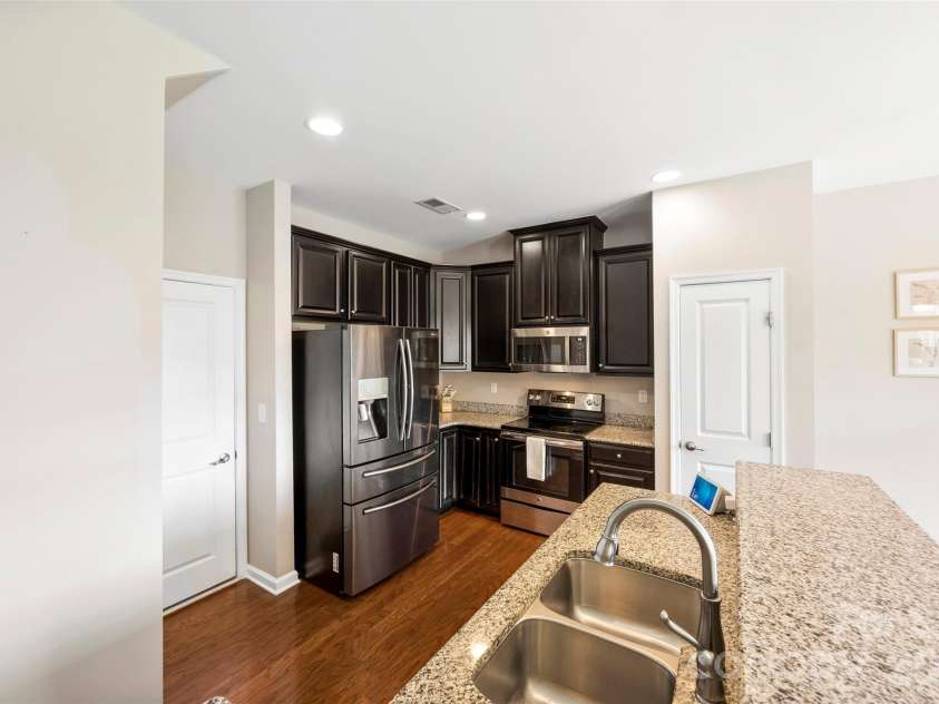 3216 Morgan Clark Road, Charlotte, NC 28208.  MLS# CAR4393148, YatesRealty ID 33598. 