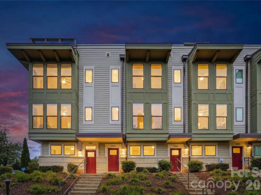 1747 Cannon View Lane, Charlotte, NC 28208.  MLS# CAR4389872, YatesRealty ID 33599. 