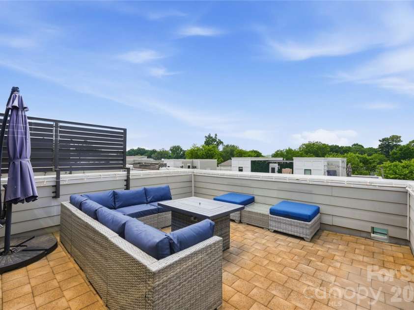 1747 Cannon View Lane, Charlotte, NC 28208.  MLS# CAR4389872, YatesRealty ID 33599. 