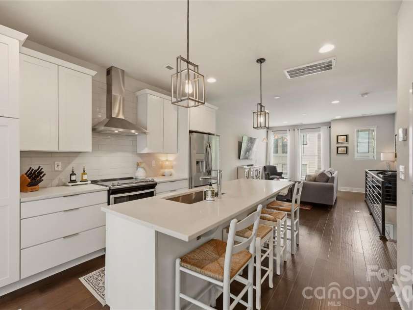 1747 Cannon View Lane, Charlotte, NC 28208.  MLS# CAR4389872, YatesRealty ID 33599. 