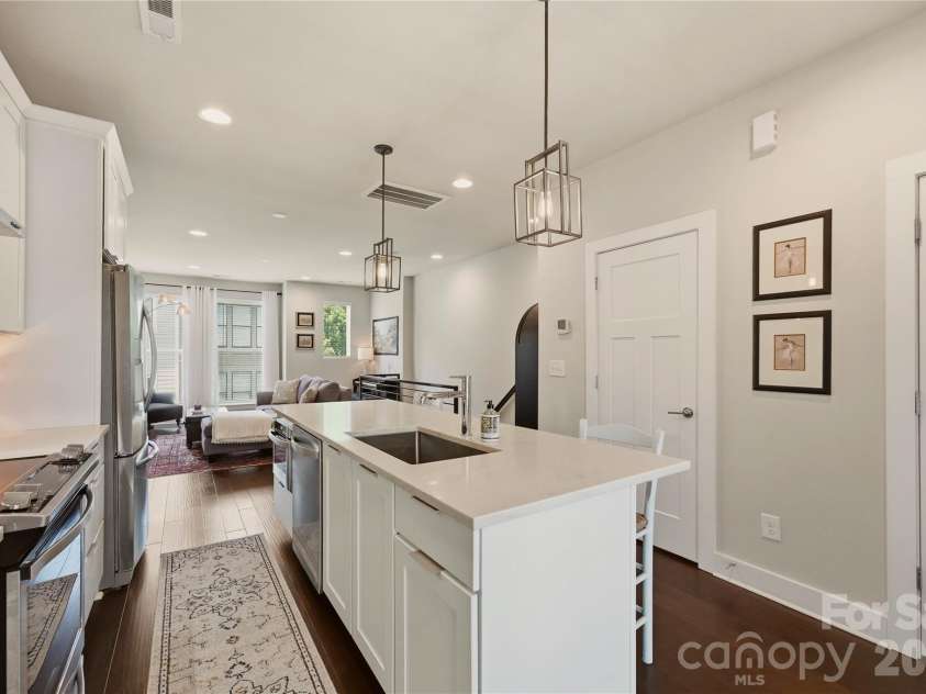 1747 Cannon View Lane, Charlotte, NC 28208.  MLS# CAR4389872, YatesRealty ID 33599. 