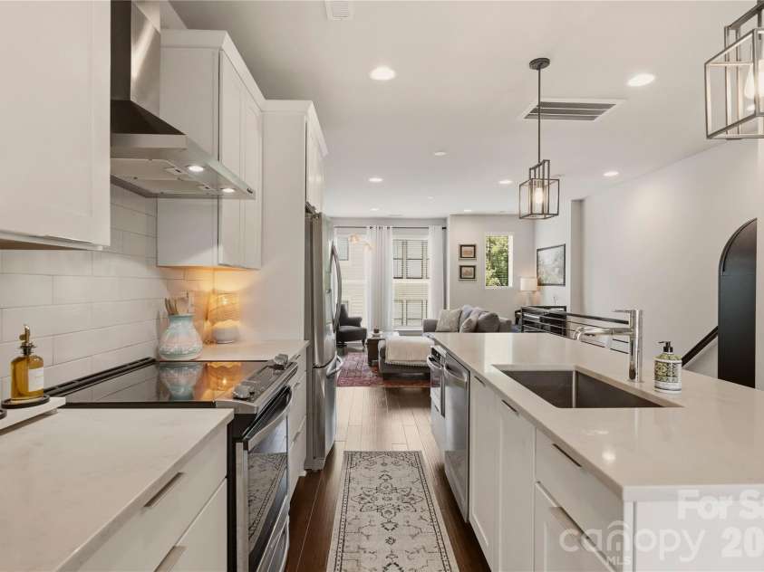1747 Cannon View Lane, Charlotte, NC 28208.  MLS# CAR4389872, YatesRealty ID 33599. 