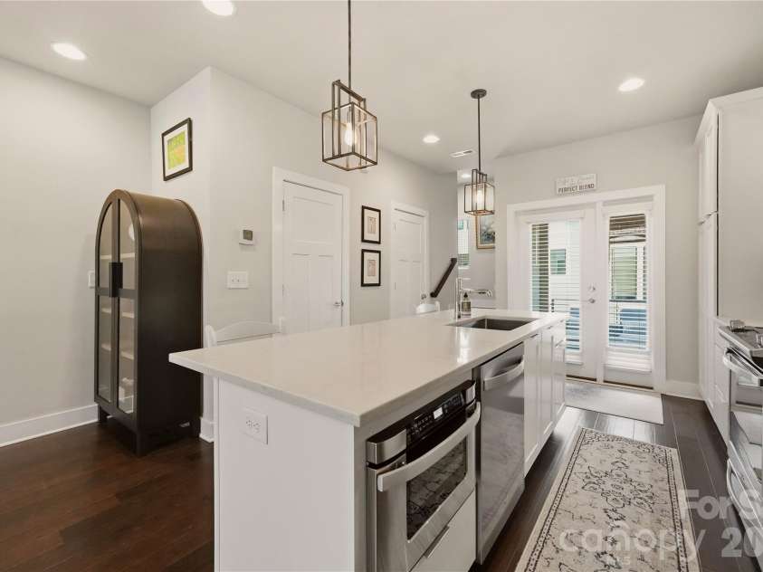 1747 Cannon View Lane, Charlotte, NC 28208.  MLS# CAR4389872, YatesRealty ID 33599. 