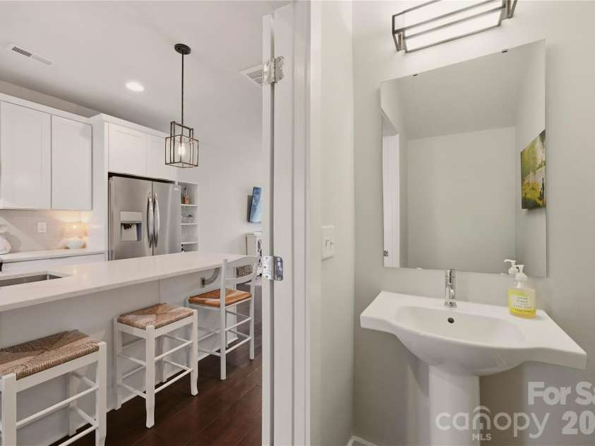 1747 Cannon View Lane, Charlotte, NC 28208.  MLS# CAR4389872, YatesRealty ID 33599. 