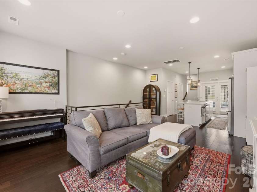 1747 Cannon View Lane, Charlotte, NC 28208.  MLS# CAR4389872, YatesRealty ID 33599. 