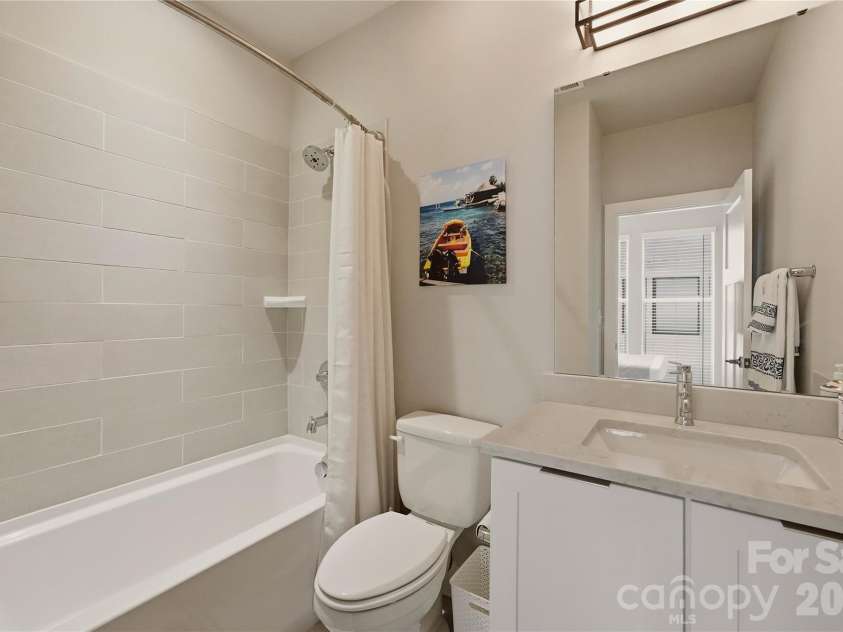 1747 Cannon View Lane, Charlotte, NC 28208.  MLS# CAR4389872, YatesRealty ID 33599. 