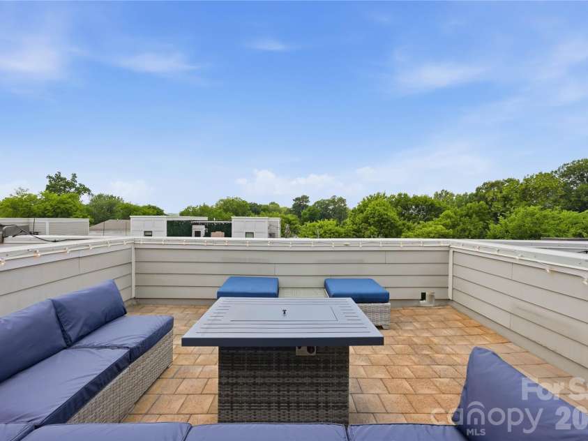 1747 Cannon View Lane, Charlotte, NC 28208.  MLS# CAR4389872, YatesRealty ID 33599. 