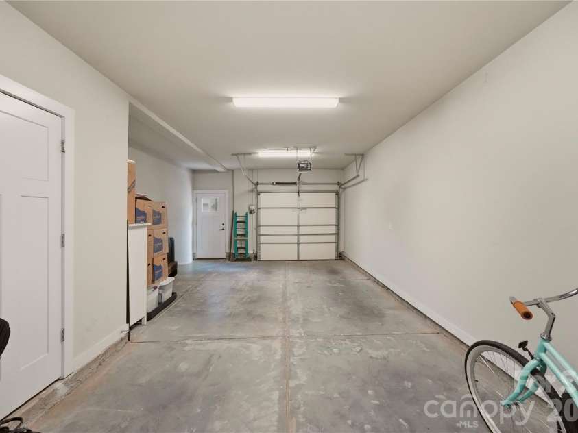 1747 Cannon View Lane, Charlotte, NC 28208.  MLS# CAR4389872, YatesRealty ID 33599. 