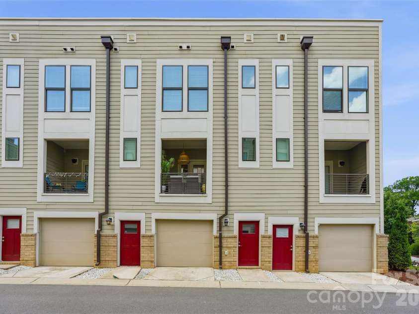 1747 Cannon View Lane, Charlotte, NC 28208.  MLS# CAR4389872, YatesRealty ID 33599. 