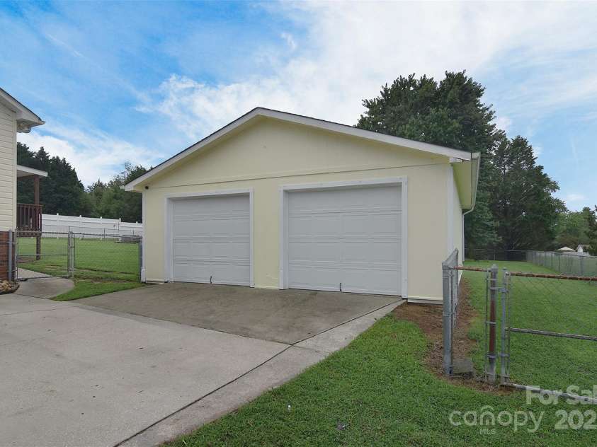 418 Pigeon Lane, York, SC 29745.  MLS# CAR4291634, YatesRealty ID 33599. 