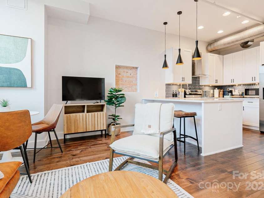 122 College Street, Asheville, NC 28801.  MLS# CAR4208358, YatesRealty ID 336. 