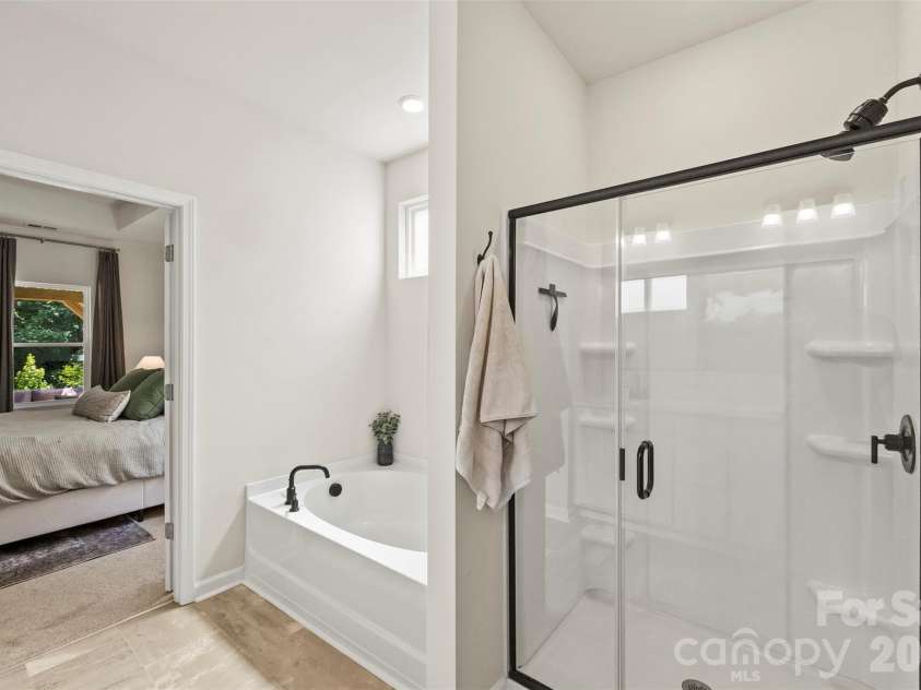 3014 Oxtail Court, Rock Hill, SC 29732.  MLS# CAR4396308, YatesRealty ID 33600. Primary Bathroom