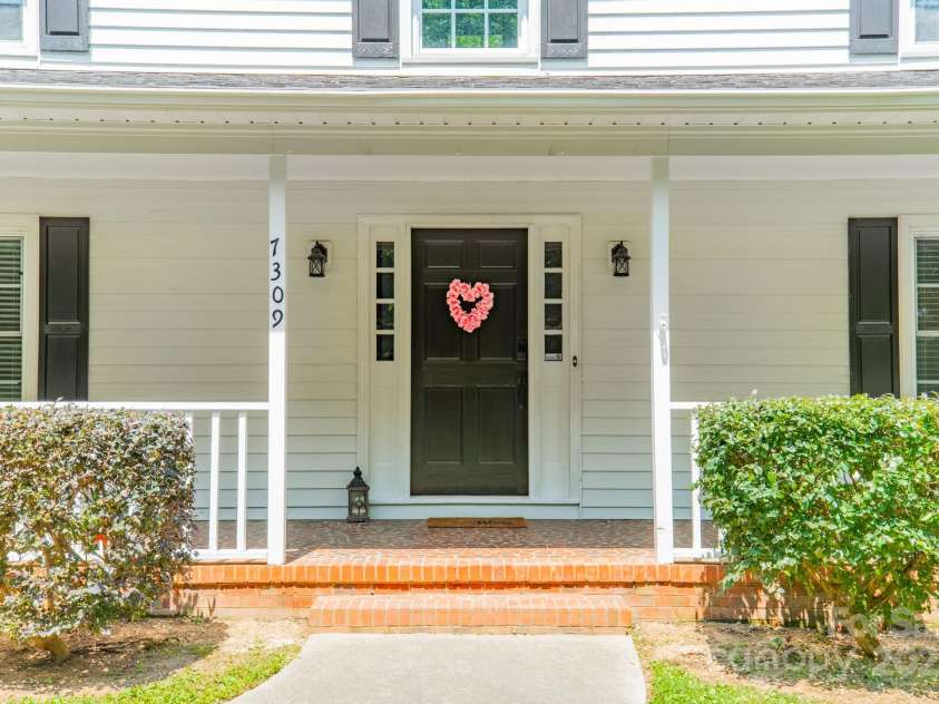 7309 Leesburg Road, Charlotte, NC 28215.  MLS# CAR4279277, YatesRealty ID 33600. 