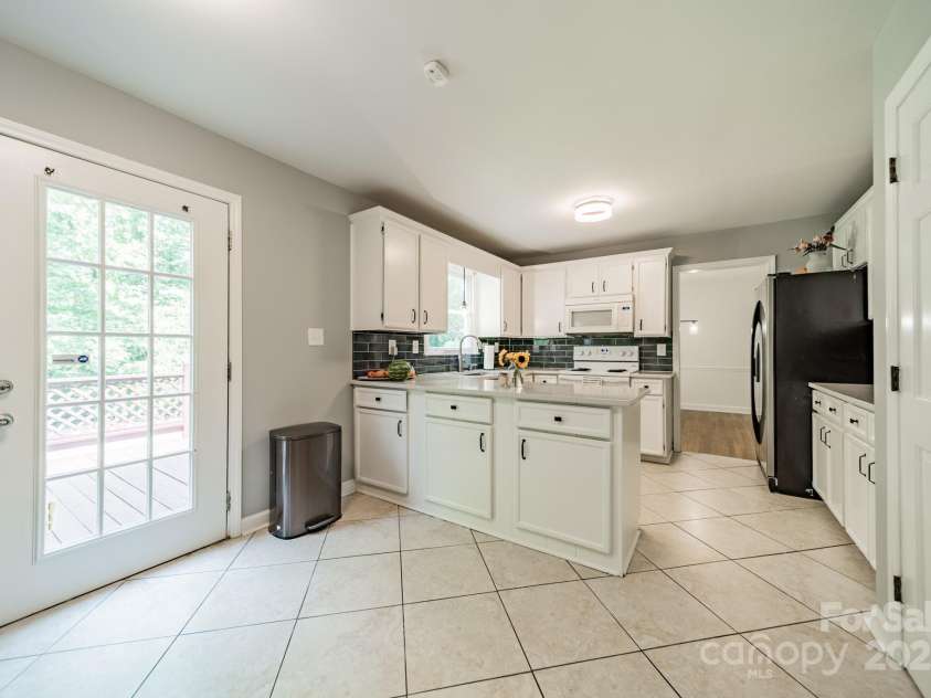 7309 Leesburg Road, Charlotte, NC 28215.  MLS# CAR4279277, YatesRealty ID 33600. 