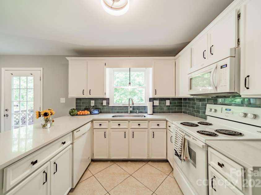7309 Leesburg Road, Charlotte, NC 28215.  MLS# CAR4279277, YatesRealty ID 33600. 
