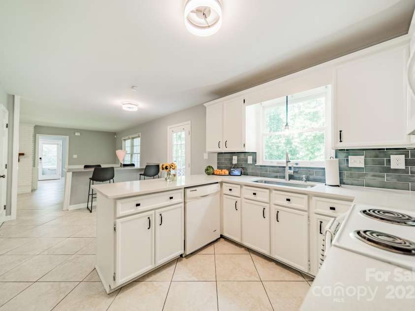 7309 Leesburg Road, Charlotte, NC 28215.  MLS# CAR4279277, YatesRealty ID 33600. 