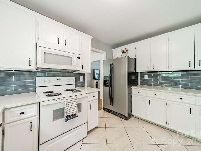 7309 Leesburg Road, Charlotte, NC 28215.  MLS# CAR4279277, YatesRealty ID 33600. 