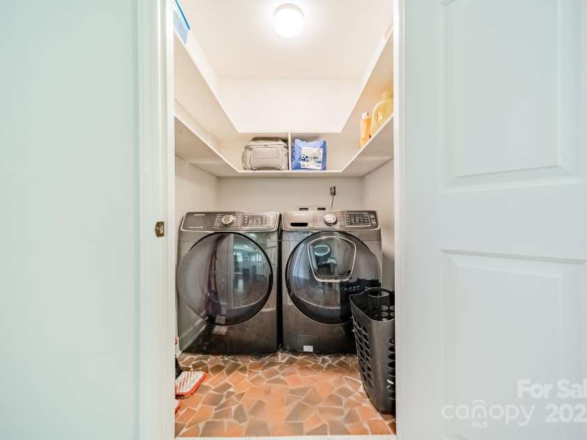 7309 Leesburg Road, Charlotte, NC 28215.  MLS# CAR4279277, YatesRealty ID 33600. 