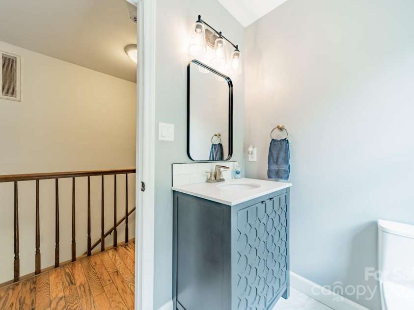 7309 Leesburg Road, Charlotte, NC 28215.  MLS# CAR4279277, YatesRealty ID 33600. 