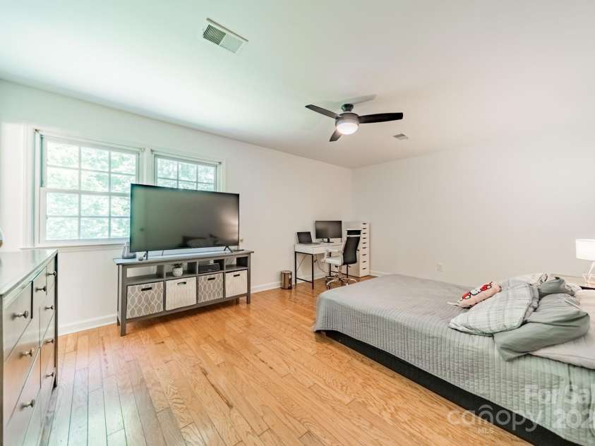 7309 Leesburg Road, Charlotte, NC 28215.  MLS# CAR4279277, YatesRealty ID 33600. 