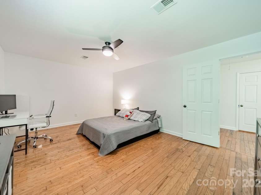 7309 Leesburg Road, Charlotte, NC 28215.  MLS# CAR4279277, YatesRealty ID 33600. 