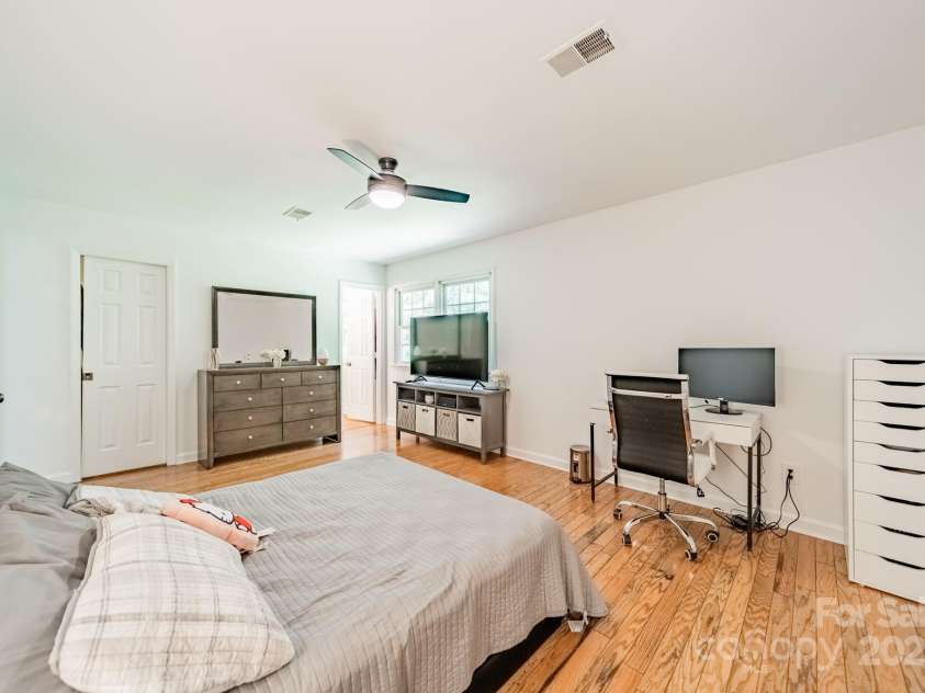 7309 Leesburg Road, Charlotte, NC 28215.  MLS# CAR4279277, YatesRealty ID 33600. 
