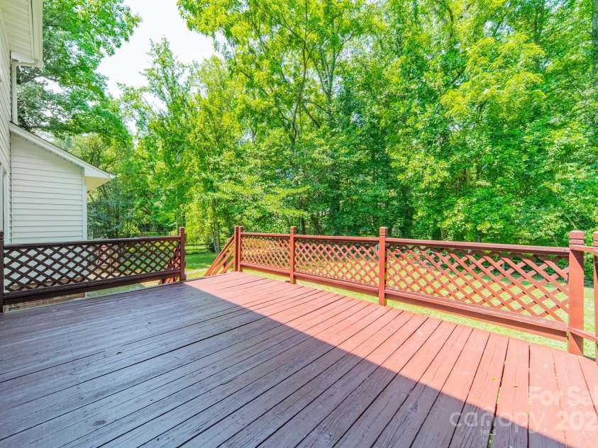 7309 Leesburg Road, Charlotte, NC 28215.  MLS# CAR4279277, YatesRealty ID 33600. 